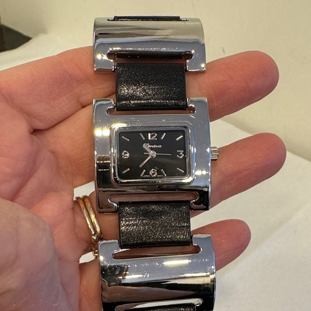 Women’s Stylist Watches- Set of 4-Elegant Silver and Black Watch Set - Picture 4 of 9
